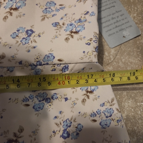 Lavish Alice Women's Off Shoulder White and Purple Floral Cocktail Dress. Sz 12 - Picture 11 of 12